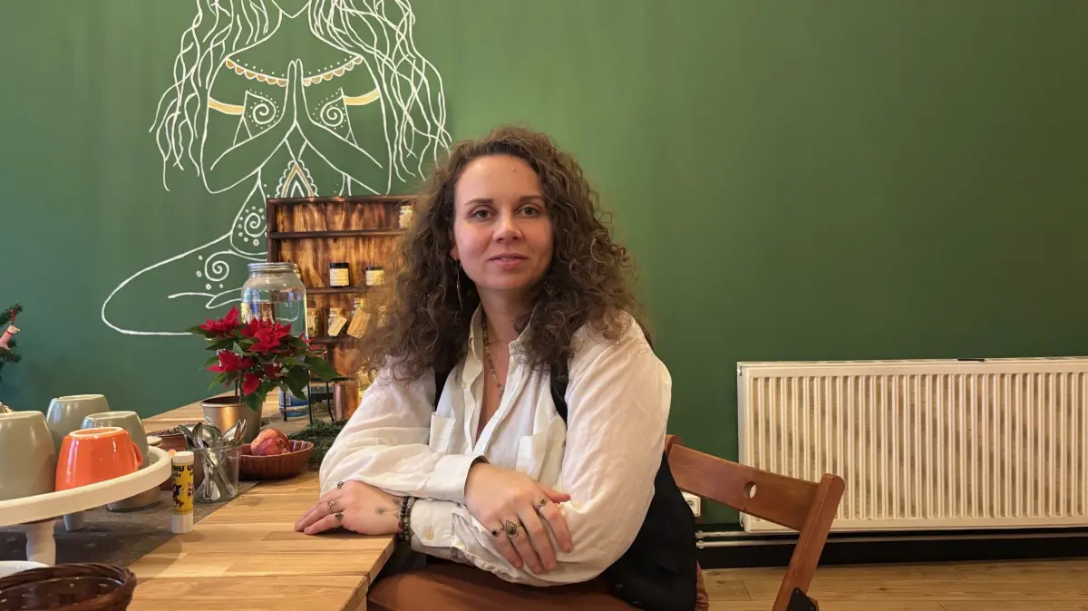 Lydia Wawerek im Seelenraum Frankfurter Straße in Guben. Die Angebote in dem besonderen Geschäft sollen ausgebaut werden.