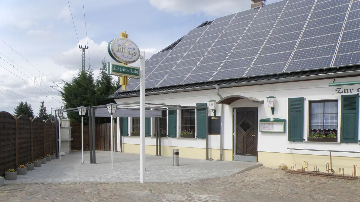 Eingangsbereich zur Grünen Linde in Lübbenau. Jetzt muss die Gaststätte schließen. Das sind die Gründe.