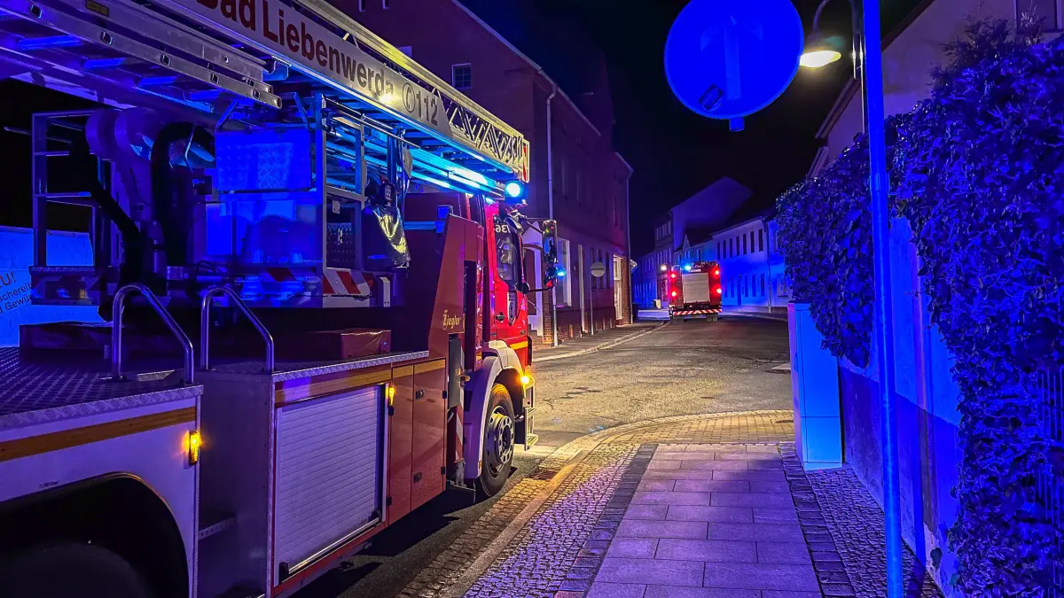 Feuerwehreinsatz in Bad Liebenwerda: Ein defekter Akku hat in der Nacht zu Heiligabend in der Hainschen Straße für helle Aufregung gesorgt.
