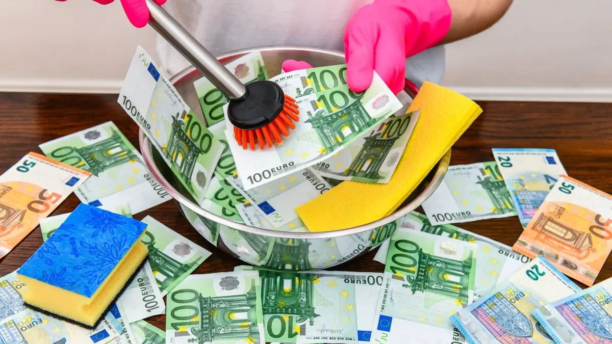 Symbolfoto Geldwaesche *** Symbol photo money laundering: Symbolfoto Geldwaesche *** Symbol photo money laundering