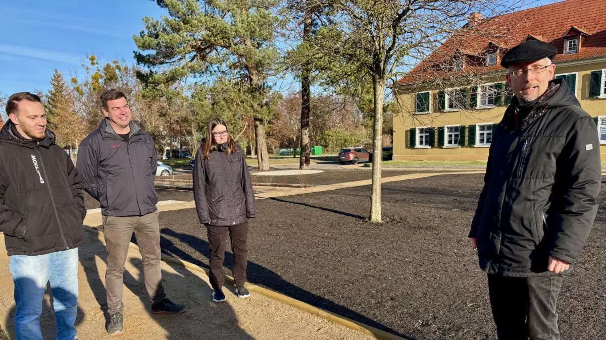 In Lauta wurde jetzt das komplett neu angelegte und neu bepflanzte "Zentrale Plateau" im Herzen der Gartenstadt Lauta-Nord offiziell übergeben.