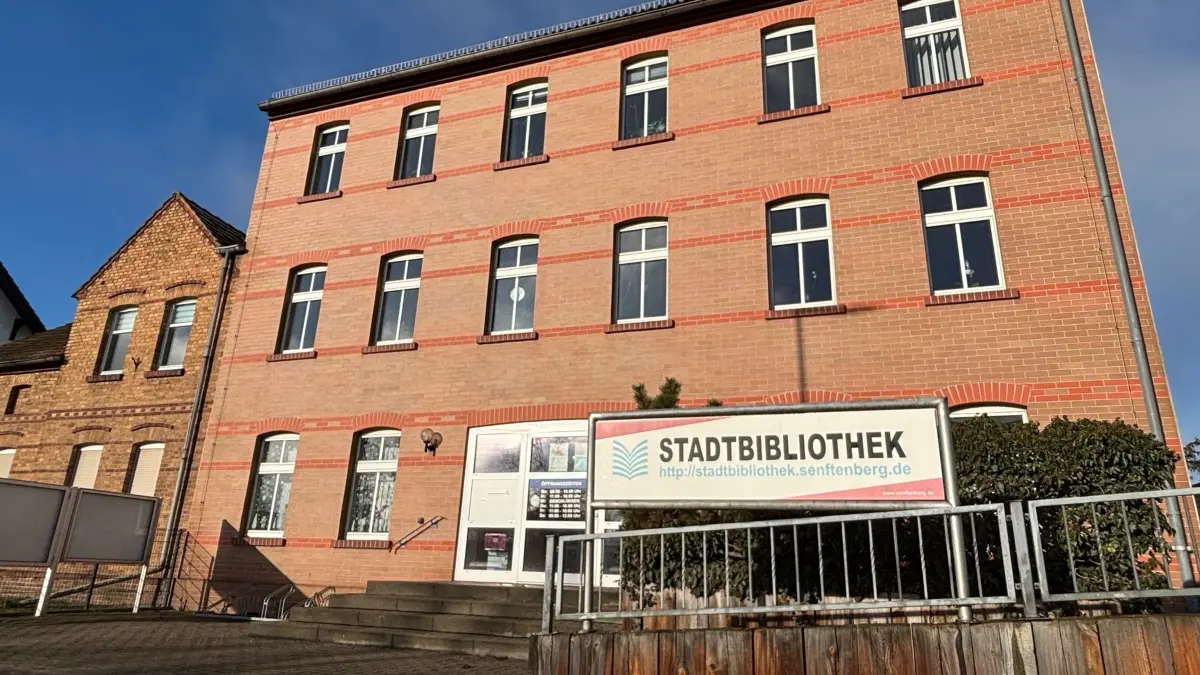 Wann und ob überhaupt die Stadtbibliothek ihren Standort in der Krankenhausstraße verlassen wird, ist bislang nicht wirklich geklärt.