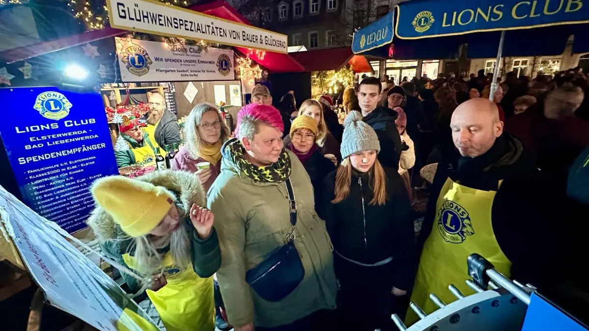 Erneut haben vor dem Glücksrad des Lions Clubs Elsterwerda-Bad Liebenwerda Besucher geduldig gewartet, um mit einem Euro Einsatz Vereine zu unterstützen.