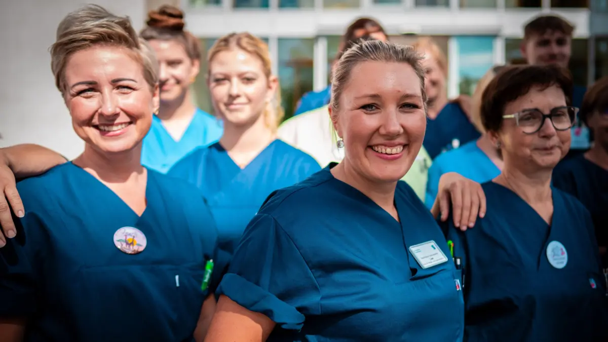 Starkes #TeamSKN: Moderne Medizin, liebevolle Pflege, nachhaltige Therapien und Engagement rund um die Uhr - das sind die Sana Kliniken Niederlausitz.
