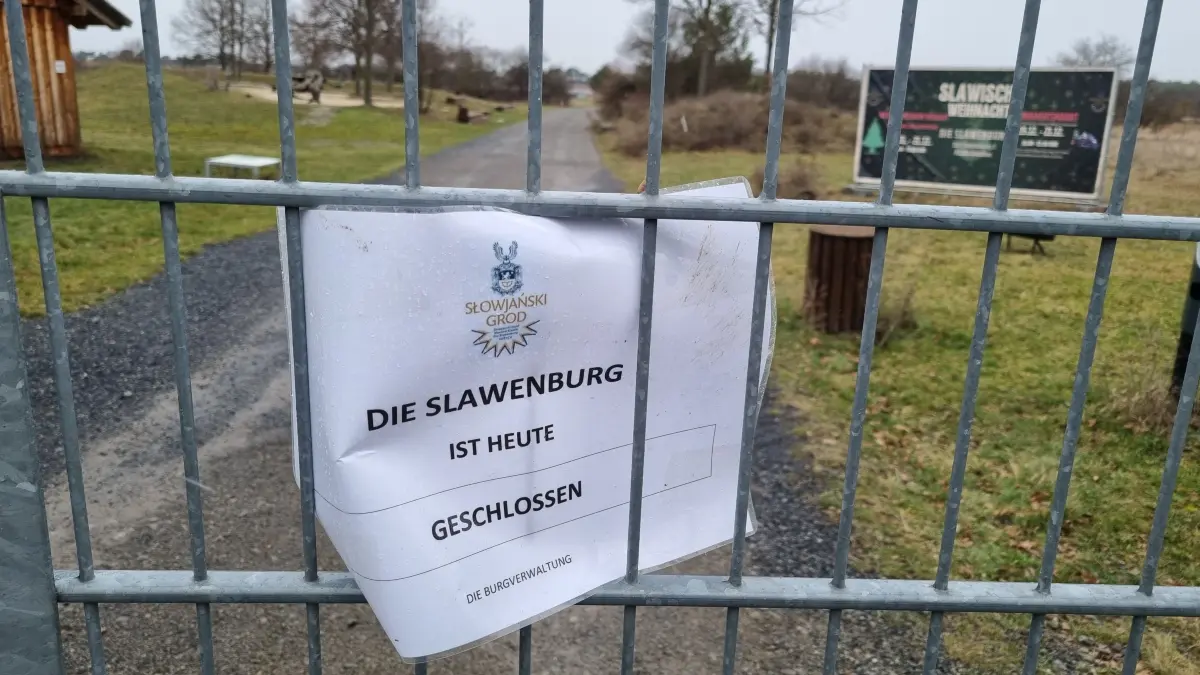 Nicht nur heute, sondern voraussichtliche für längere Zweit geschlossen. Die Slawenburg in Raddusch.