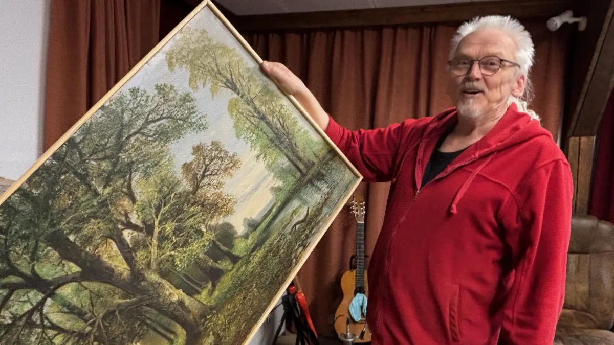 Andreas Eckert erklärt anhand eines Bildes, wie er sein Projekt "Gubens unbekannte Meister" vorbereitet.