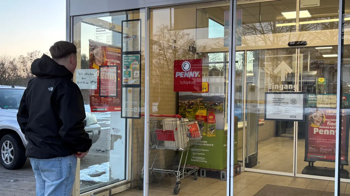 So wie Moritz aus Ruhland geht es nicht wenigen Menschen: Am Penny-Markt in Schipkau stehen sie aktuell vor verschlossenen Türen.