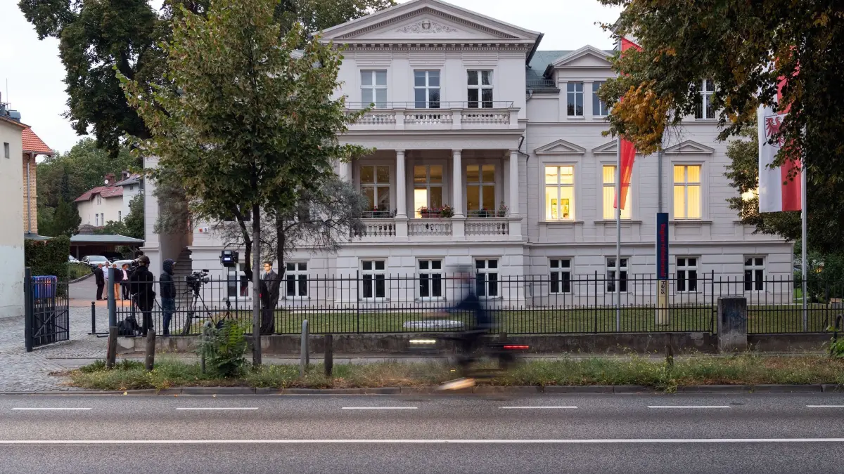 Sitz des SPD-Landesverbandes Brandenburg: ARCHIV - 16.09.2019, Brandenburg, Potsdam: Das Regine-Hildebrandt-Haus in der Alleestraße ist Sitz des Landesverbandes der SPD Brandenburg. (zu dpa: «Wirtschaft will Tempo bei SPD-CDU-Gesprächen in Brandenburg») Foto: Soeren Stache/dpa-Zentralbild/dpa +++ dpa-Bildfunk +++