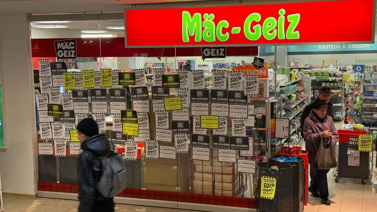 Die Filiale Mäc-Geiz im Carl-Blechen-Carré in der Stadtpromenade (im Bild) schließt. Letzter Verkaufstag ist am Sonnabend, 10. Januar 2026.