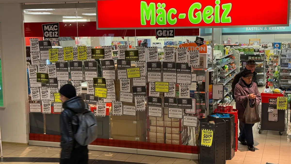 Die Filiale Mäc-Geiz im Carl-Blechen-Carré in der Stadtpromenade (im Bild) schließt. Letzter Verkaufstag ist am Sonnabend, 10. Januar 2026.