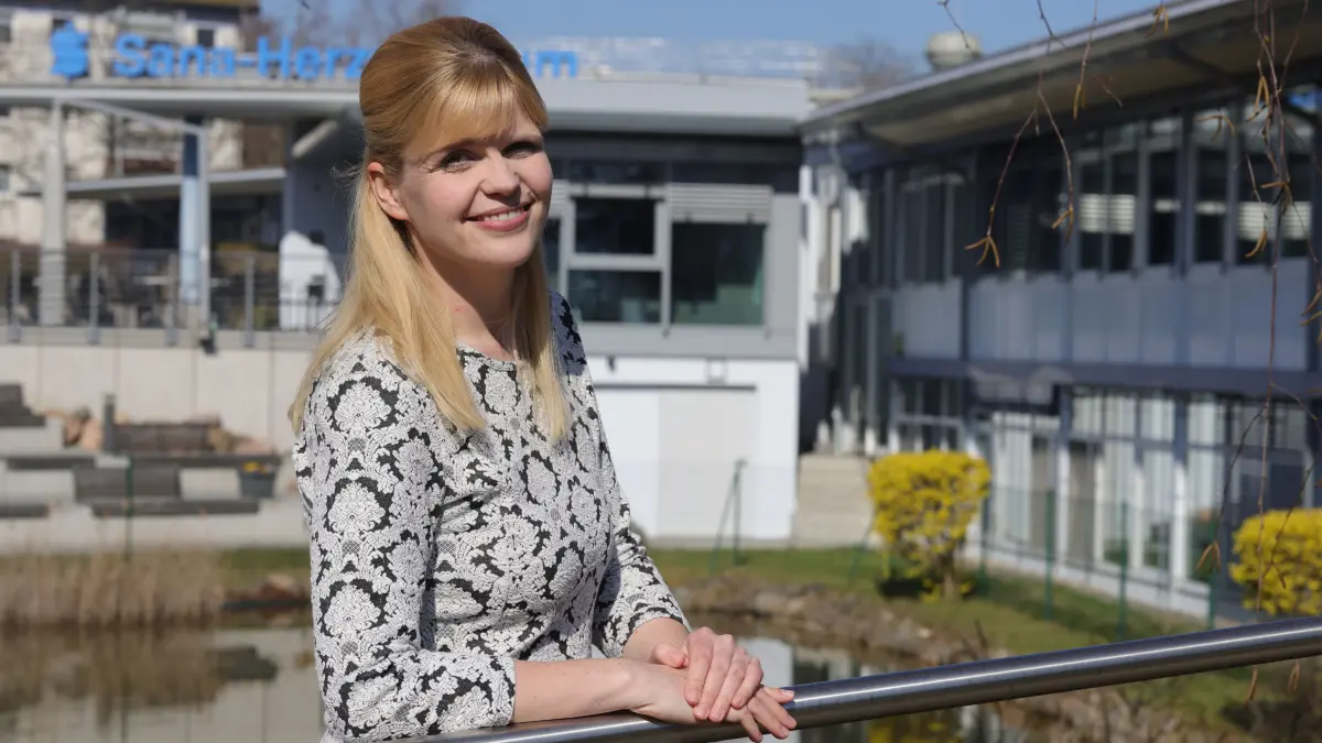 Anne Lehmann hat dank des Einsatzes von Dr. Bertram Huber und seinem Team auf der Intensivstation eine schwere Erkrankung überstanden.