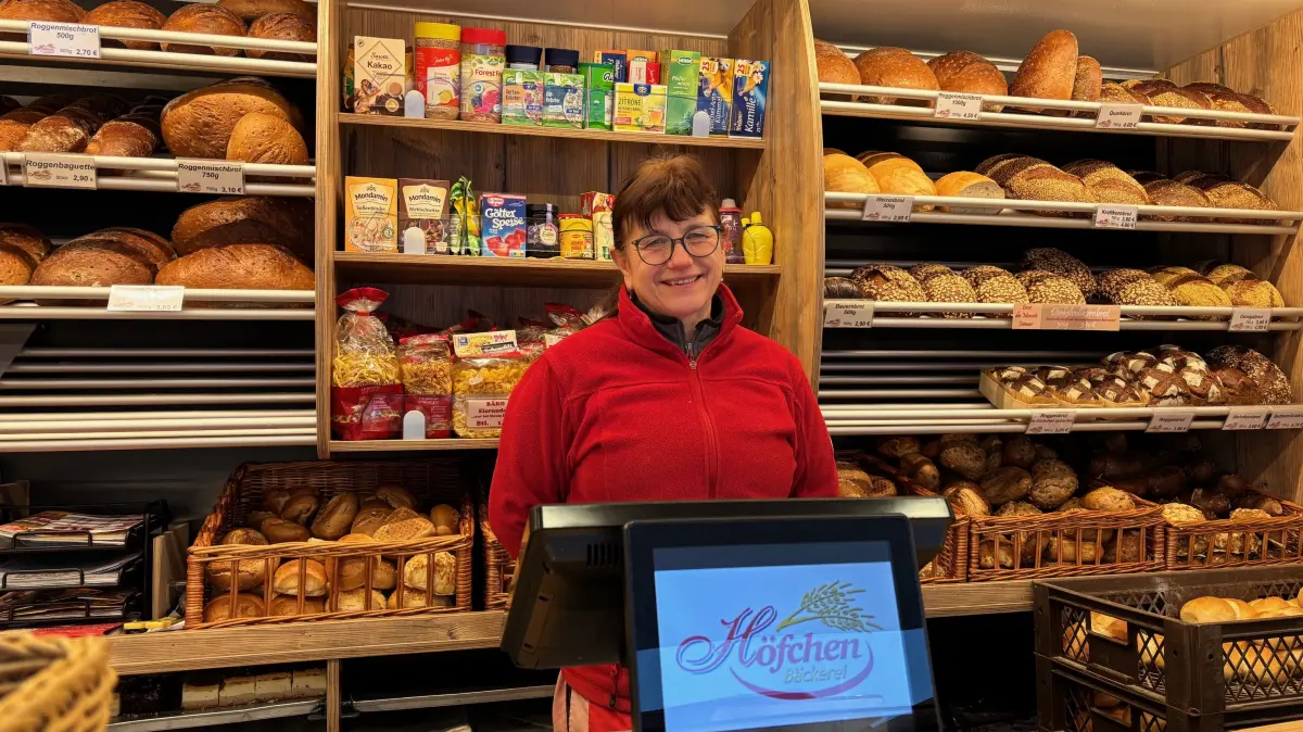 Carmen Hübner ist Verkäuferin im Verkaufsmobil der Bäckerei Höfchen und damit auch auf dem Markt in Weißwasser unterwegs.