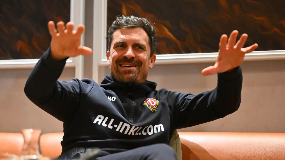 Trainer Thomas Stamm beim Interview im Teamhotel "Fame Residence Lara & Spa",
SG Dynamo Dresden, Trainingslager in Lara / Türkei, Wintertrainingslager, Fußball, Fussball, 2. Bundesliga, Zweite Liga, Saison 2025/2026, Antalya, Mannschaftshotel, Hotel, Fame Residence, Trainingscamp, 10.01.2026,
Foto: Lutz Hentschel