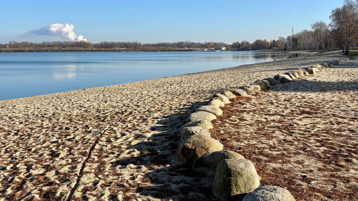 Am Silbersee bei Lohsa soll im Frühjahr 2026 die erste Badesaison ohne Einschränkungen nach der Sanierung starten. Der See soll dann für das Baden sowie für kleinen Bootsverkehr freigegeben sein.