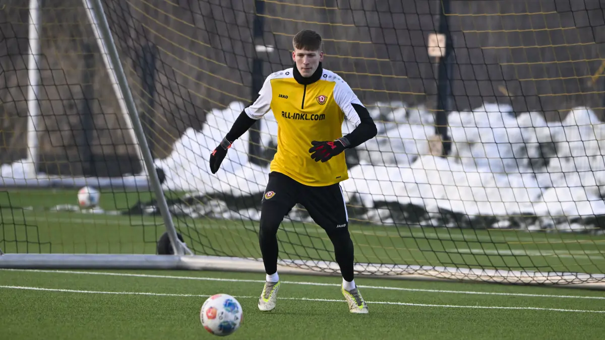 Neuer Vertrag und neue Arbeitskleidung für Elias Bethke. Nach neuneinhalb Jahren bei Energie Cottbus trägt der Torhüter nun die Trainingssachen von Dynamo Dresden.