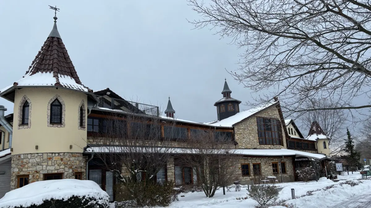 Von außen präsentiert sich das Seeschlößchen in Senftenberg-Buchwalde wie im Winterschlaf. Doch im Inneren gibt es mehrere Neuigkeiten.