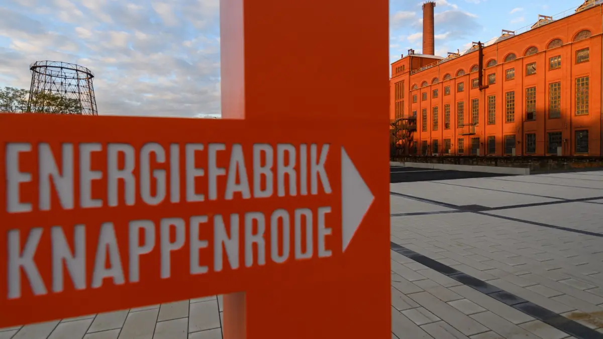 Energiefabrik Knappenrode: ARCHIV - 12.10.2020, Sachsen, Knappenrode: Blick auf das Industriemuseum Energiefabrik Knappenrode, der ehemaligen Brikettfabrik, heute einer der vier Standorte des Zweckverbandes Sächsisches Industriemuseum. (zu dpa: «Neue Sonderausstellungen in der Energiefabrik geplant») Foto: Robert Michael/dpa-Zentralbild/dpa +++ dpa-Bildfunk +++
