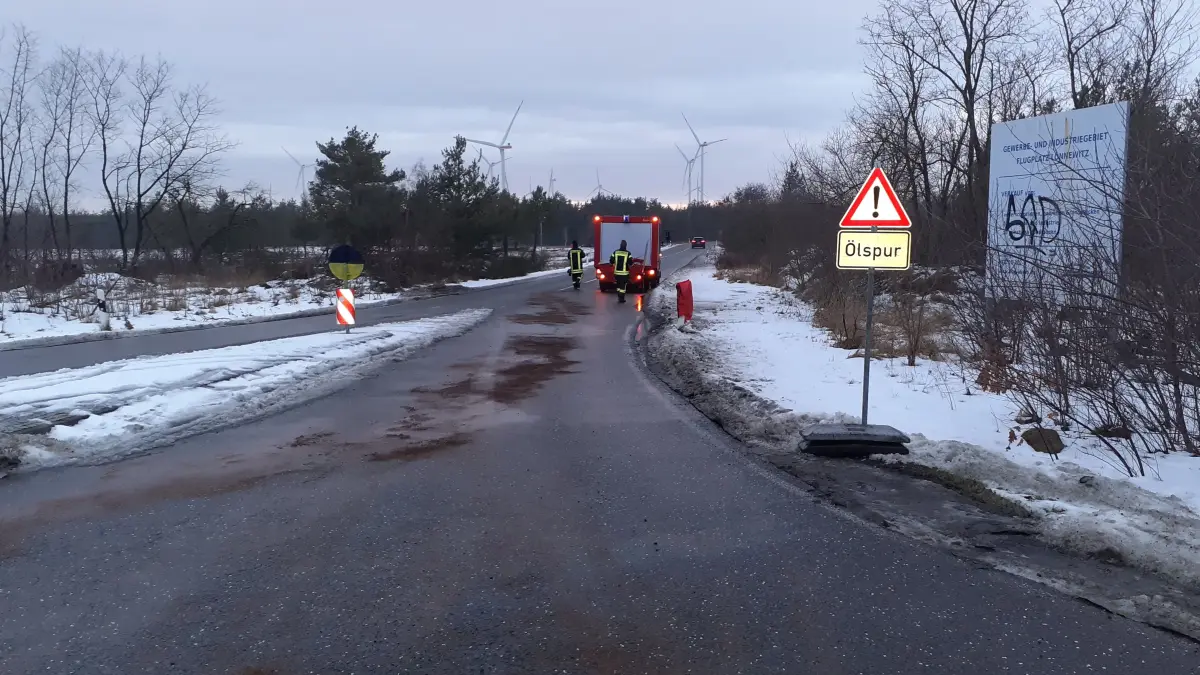 Mehrere Ortswehren im Einsatz: Ölspur zog sich über mehrere Kilometer.