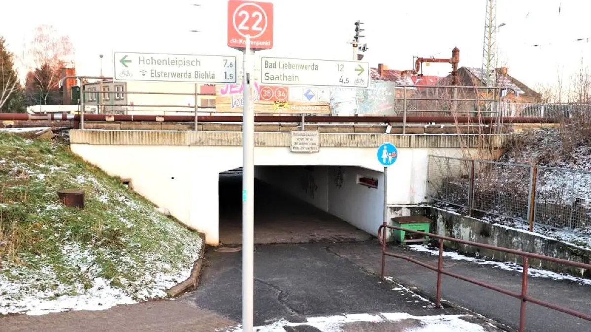 Der Fußgängertunnel zwischen Bahnhof/Zentrum und dem Wohngebiet West wird durch ein neues Bauwerk ersetzt. Um die Finanzierung wird gestritten.