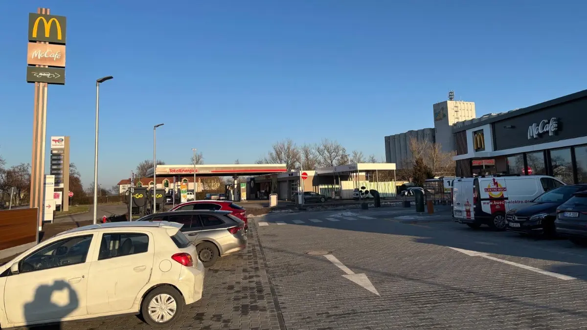 Die Lage an zwei Bundesstraßen macht die McDonald’s‑Filiale in Herzberg für viele Durchreisende attraktiv.