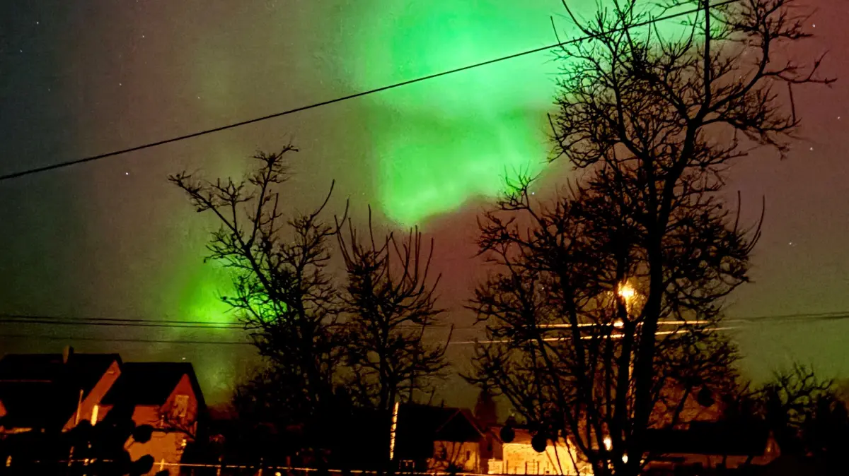 Polarlichter sind auch in Cottbus Sielow am Montagabend (19. November 2026) zu sehen.