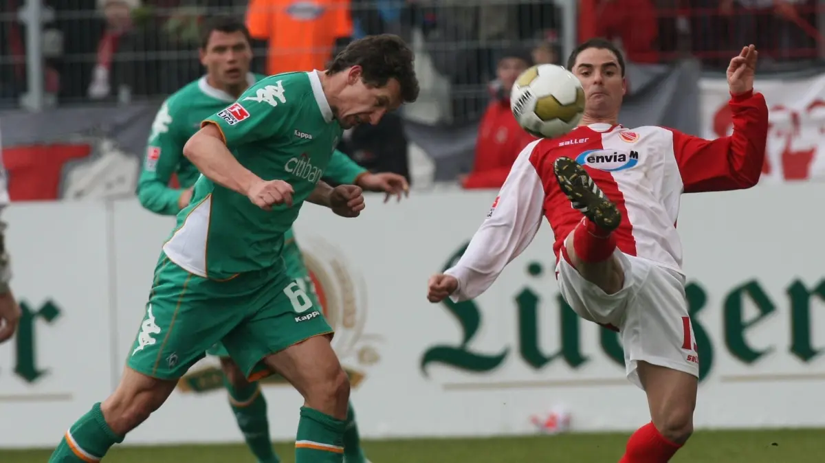 21.02.2009 - 1. Bundesliga Saison 2008/09 - Rückrunde - 21. Spieltag - FC Energie Cottbus gegen SV Werder Bremen: Frank Baumann und Ervin Skela