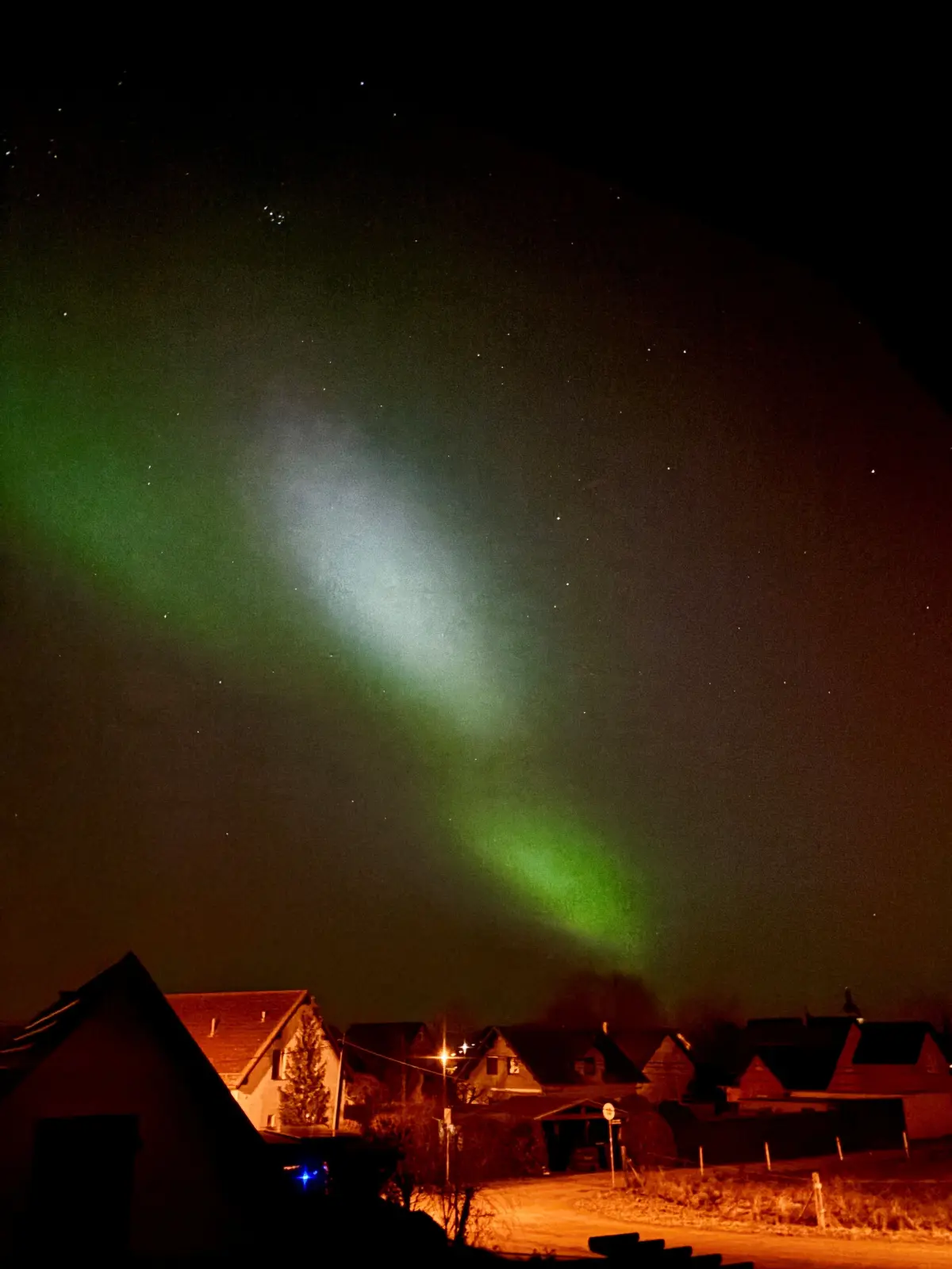Wer die Polarlichter in Cottbus in der Nacht von Montag zu Dienstag (20. Januar 2026) verpasst hat, sollte in der nächsten Nacht noch einmal die Augen offen halten, sagen Experten.