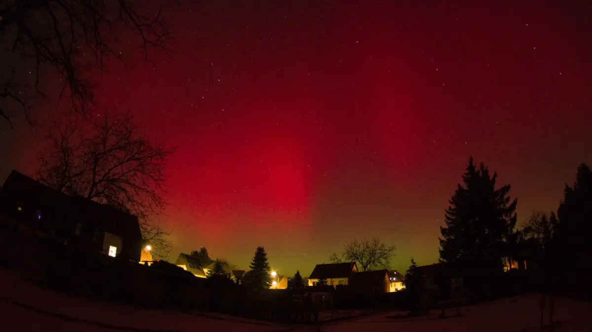 Auch diese rötlichen Nordlichter haben die Menschen in Hörlitz, Senftenberg und benachbarten Orten in den vergangenen Nächten präsentiert bekommen.
