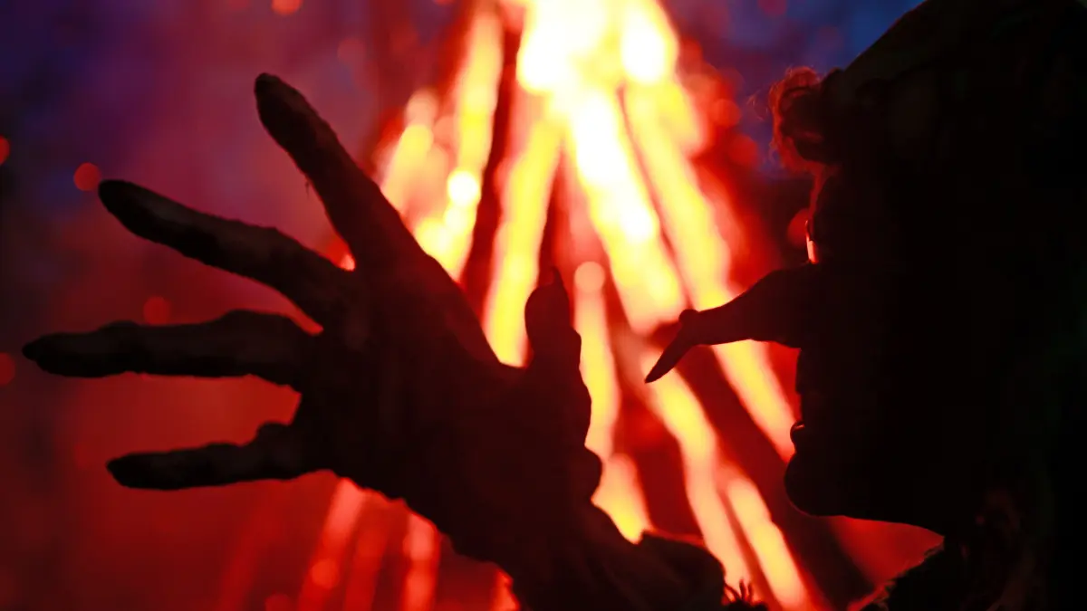Jahr für Jahr feiern unzählige Hexen auf dem Hexentanzplatz in Thale die Walpurgisnacht. Woher kommt der Brauch im Harz? Was passiert in der Walpurgisnacht 2026?