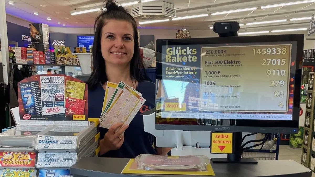 im Hoffmann-Getränke Markt in Bad Liebenwerda kann man seit Jahren Lotto spielen. Mitarbeiterin Sandra Ecknig: „Wir haben eine feste Stammkundschaft.“