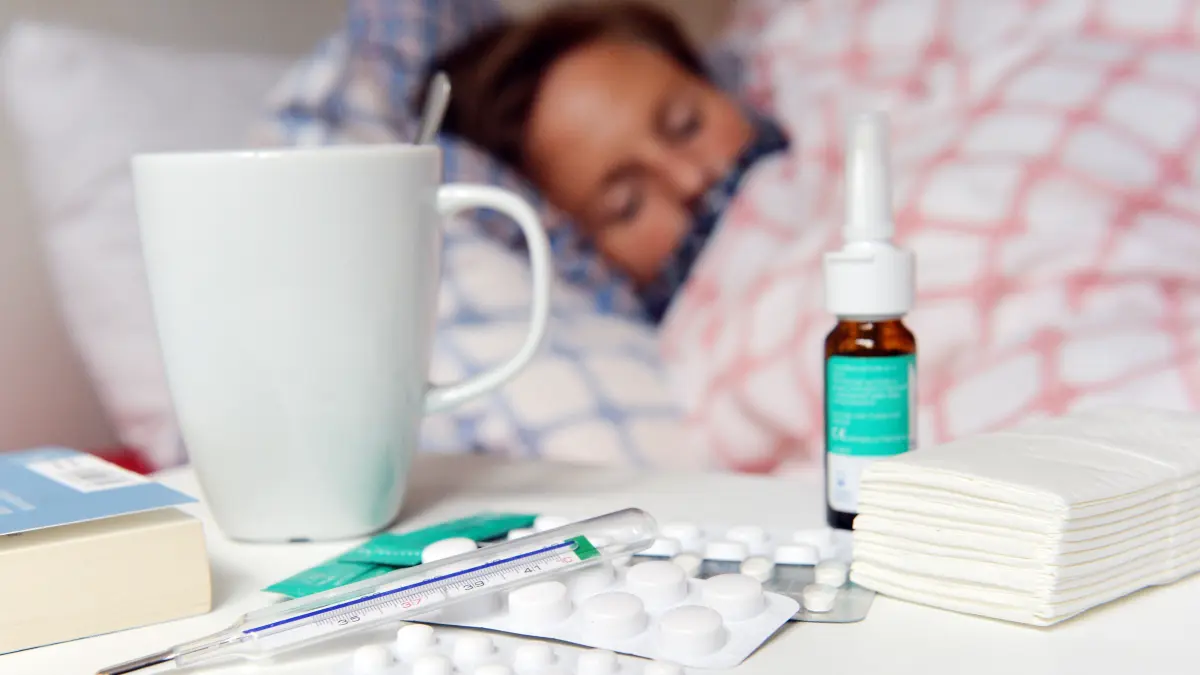 Die Grippewelle hat Deutschland weiter im Griff. Wer am stärksten von Influenza gefährdet ist, welche Symptome H3N2 auslöst, Anzeichen für schwere Verläufe und ob die Grippeschutzimpfung wirkt. (Symbolbild)