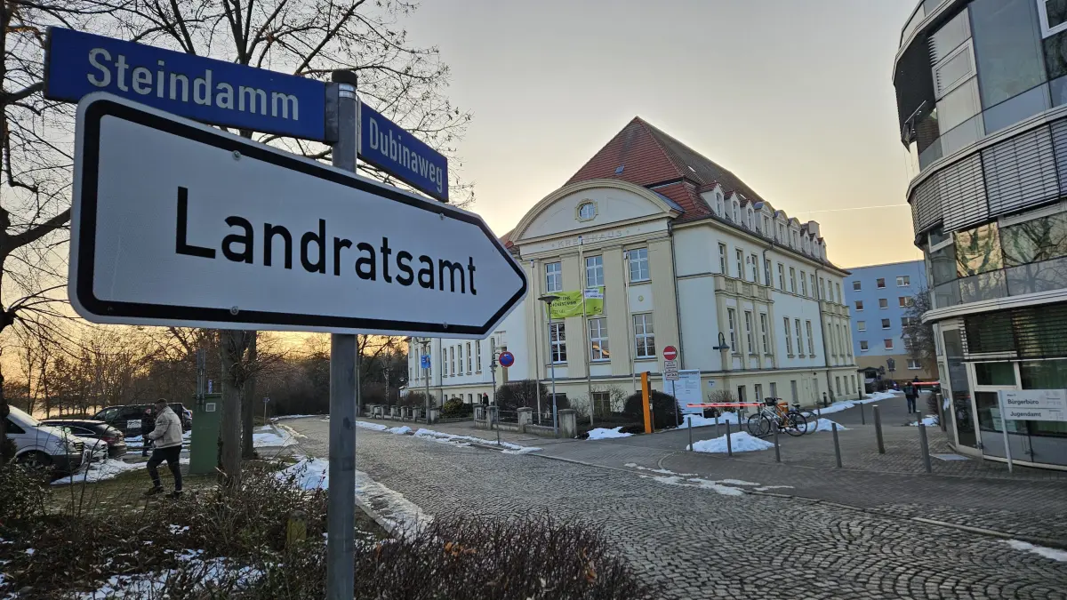 Das Landratsamt des Oberspreewald-Lausitz-Kreises in Senftenberg – hier fällt die Entscheidung über die künftige Führung des Landkreises.