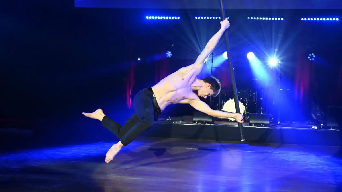 Flying Pole Artist Adrian Zhorniak.
Neujahrsempfang der Stadt Cottbus 2026 in der Stadthalle am Mittwoch, 21. Januar 2026.