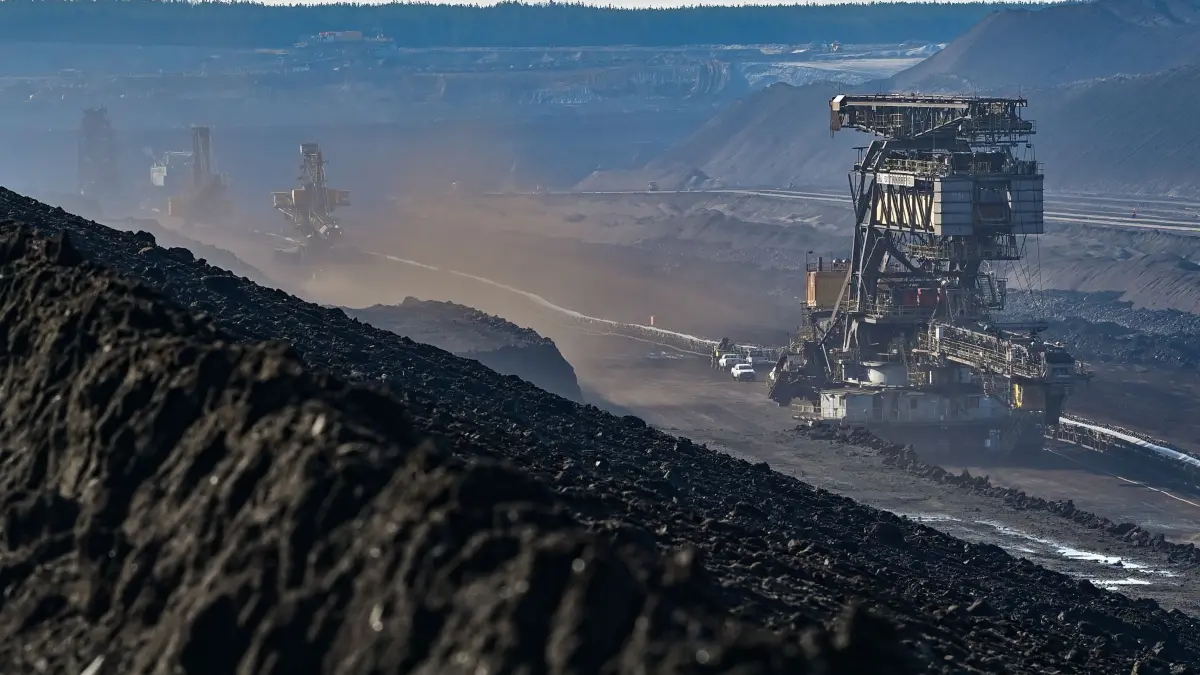 Bagger im Braunkohletagebau Welzow-Süd