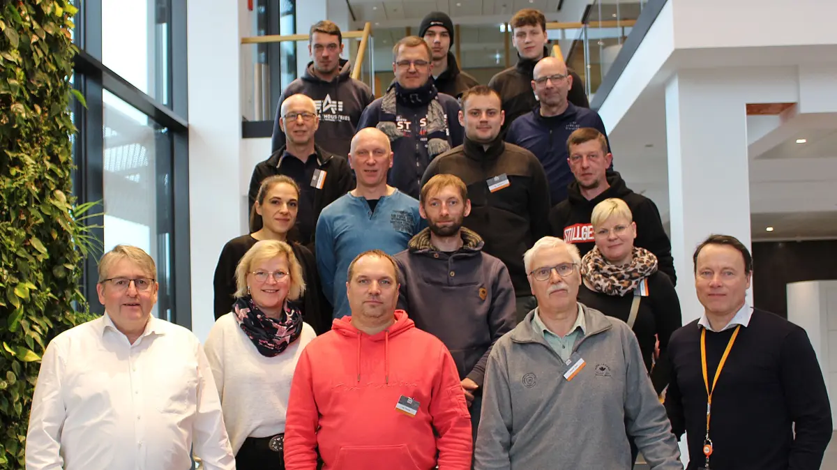 Das Team des Fliesenmarktes Petersohn bei einer Schulung von Schlüter Systems.