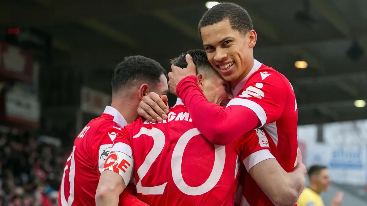 3. Liga - 2025/2026 - FC Energie Cottbus vs. 1. FC Schweinfurt: Cottbus, Deutschland 24. Januar 2026:
3. Liga - 2025/2026 - FC Energie Cottbus vs. 1. FC Schweinfurt
Im Bild: Mitte Axel Borgmann (Energie Cottbus) jubelt über sein Tor zum 2:1 mit re. Nyamekye Awortwie-Grant (Energie Cottbus), li. Tolcay Cigerci (Energie Cottbus)
/// DFB regulations prohibit any use of photographs as image sequences and/or quasi-video. ///