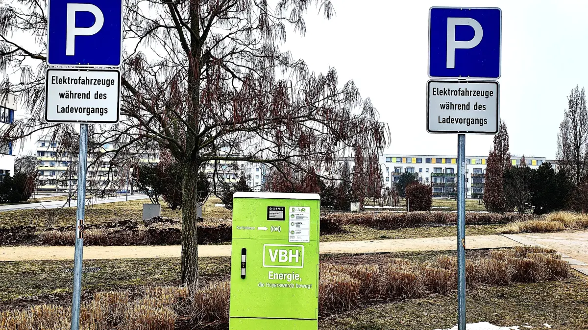 Noch für einige Zeit präsentieren sich die Ladesäulen im bisherigen VBH-Grün.