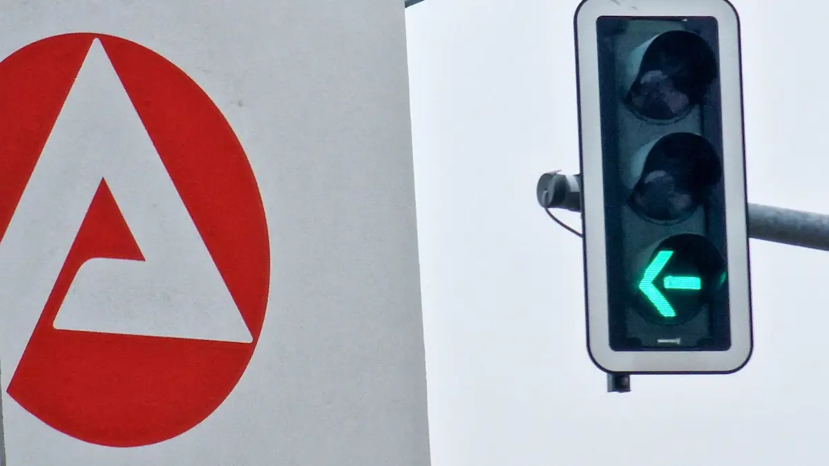 Fast jeder zweite Arbeitslose hat keinen Berufsabschluss. Um die Chancen auf einem stagnierenden Arbeitsmarkt zu verbessern, der vor allem Fachkräfte sucht, bieten die Arbeitsagentur Bautzen und die Jobcenter in den Landkreisen Bautzen und Görlitz Weiterbildungen an.