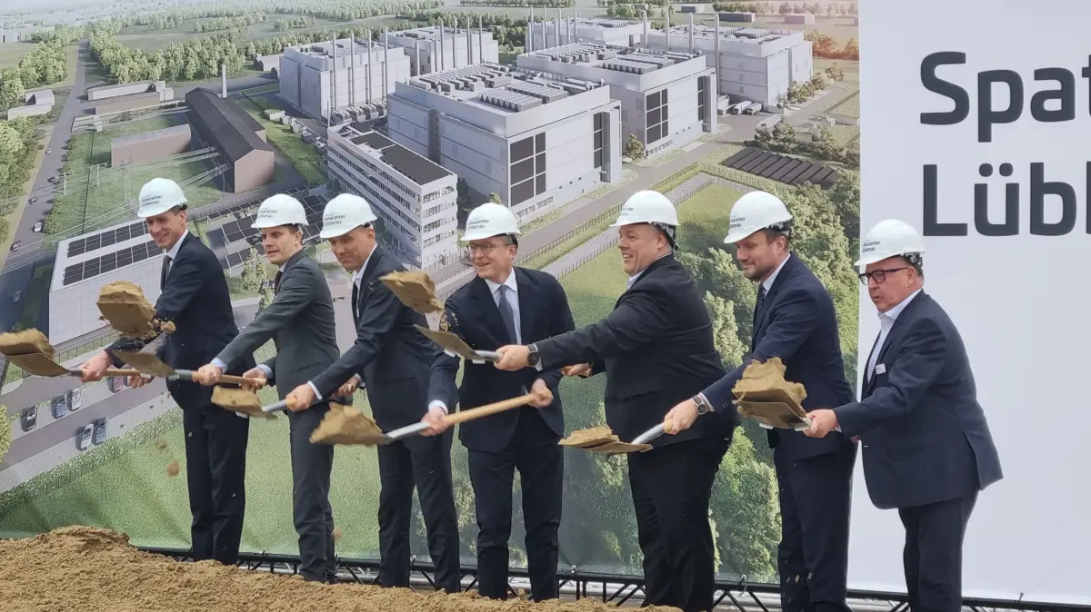 Spatenstich am 17. November 2025 für das Rechenzentrum von Schwarz Digits in Lübbenau.