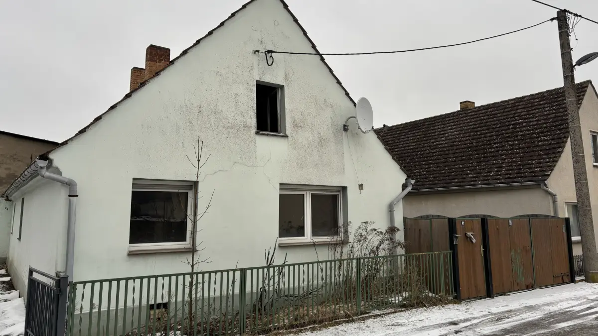 Dieses Haus in Waltersdorf wird versteigert. Das sollte ein Käufer wissen.