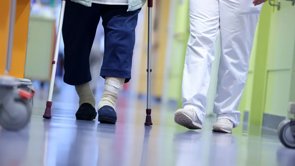 Mit der Bündelung der Standorte stehen künftig rund 80 stationäre Betten und zwölf tagesklinische Plätze für ältere, multimorbide Patienten aus Südbrandenburg und Ostsachsen zur Verfügung.