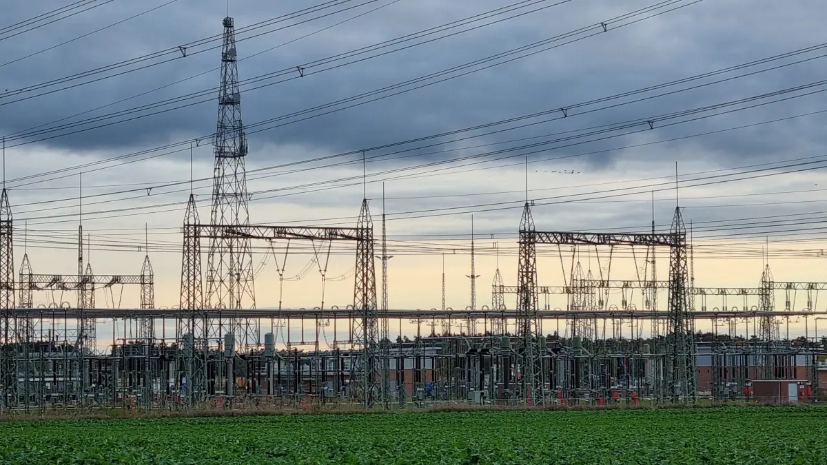 Umspannwerk in Ragow nahe Lübbenau. Anliegend werden zwei Batteriespeicherwerke und ein Solarpark gebaut.