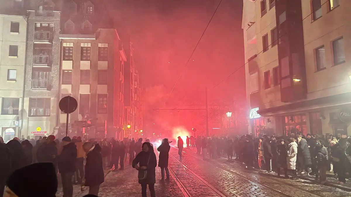 Energie-Cottbus-Fans feiern 60. Vereinsgeburtstag am Altmarkt