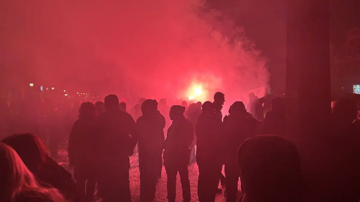 Energie-Cottbus-Fans feiern 60. Vereinsgeburtstag am Altmarkt