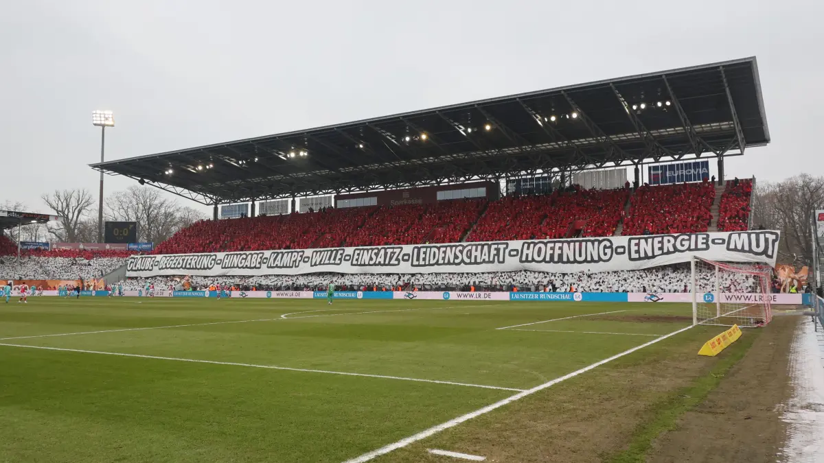Fussball 3. Liga 2025/2026 FC Energie Cottbus - TSG Hoffenheim II: Choreografie der Energiefans zum 60. Vereinsgeburtstag