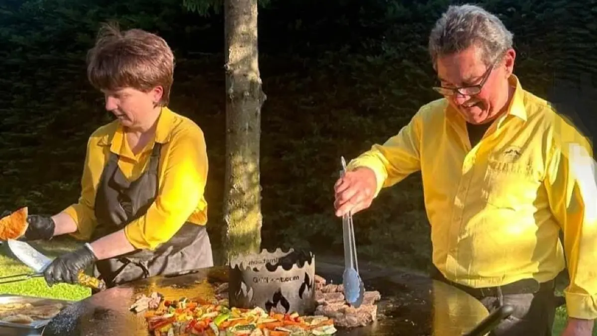 Ines und Bernd Elzemann, die Organisatoren des neuen Streetfood‑Festivals, setzen auf regionale Spezialitäten und gemeinschaftliches Dorfleben.