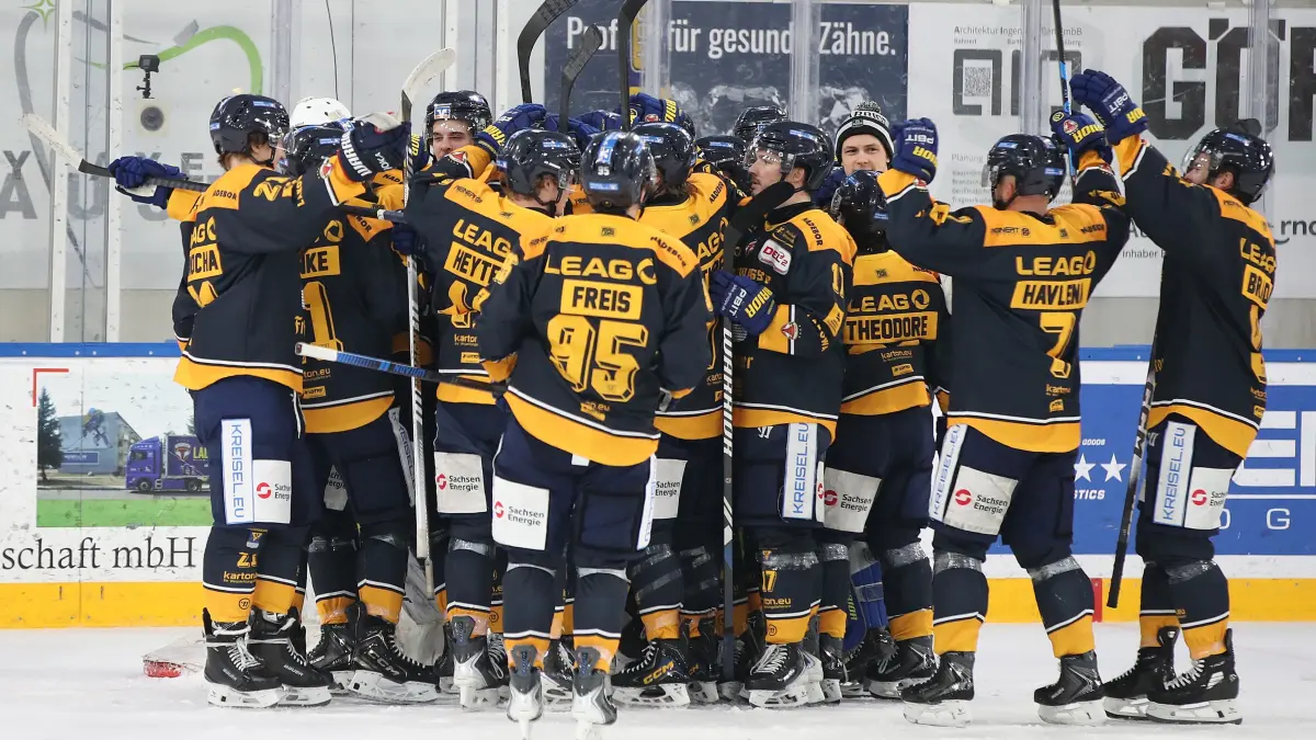 Lausitzer Fuechse vs. Eispiraten Crimmitschau: 01.02.2026, Weisswasser, Lausitzer Fuechse vs. Eispiraten Crimmitschau
Jubel Weisswasser