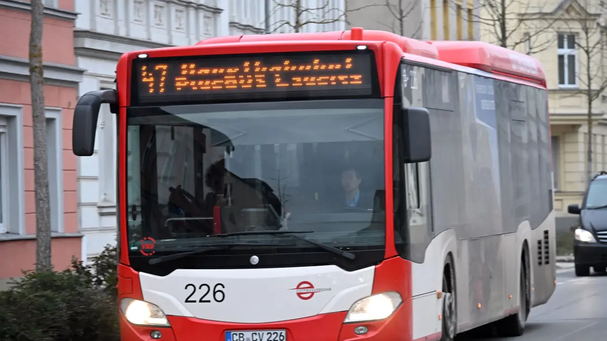 Bus nach Burg Hubertstrasse: Veränderte Linienführung bei Cottbusverkehr: Der Plus Bus Lausitz der Linie 47 nach Burg Spreewald Therme und zurück zum Hauptbahnhof fährt seit dem 1. Februar über die Hubertstrasse.
