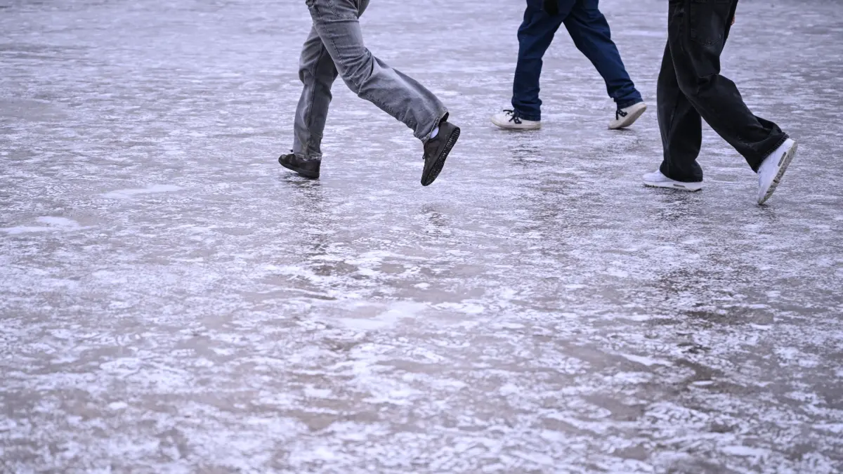 Black ice in Brandenburg: How cities and railways are reacting to anger ...