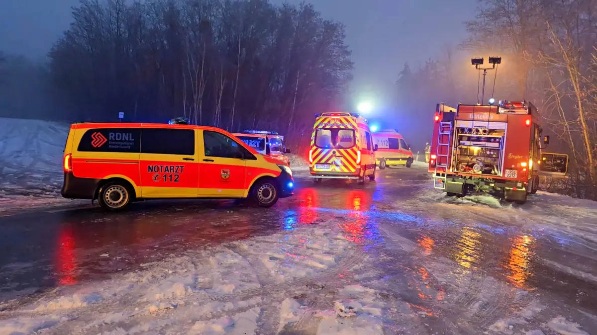 Zwischen Klettwitz und Kostebrau gibt es einen schweren Verkehrunfall. Die Straße ist gesperrt. Das ist bisher bekannt.